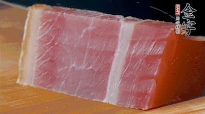 金字火腿切片。