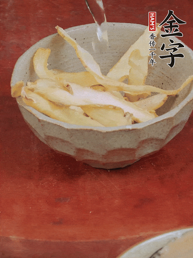 玉竹、花菇分別清水泡發(fā)。