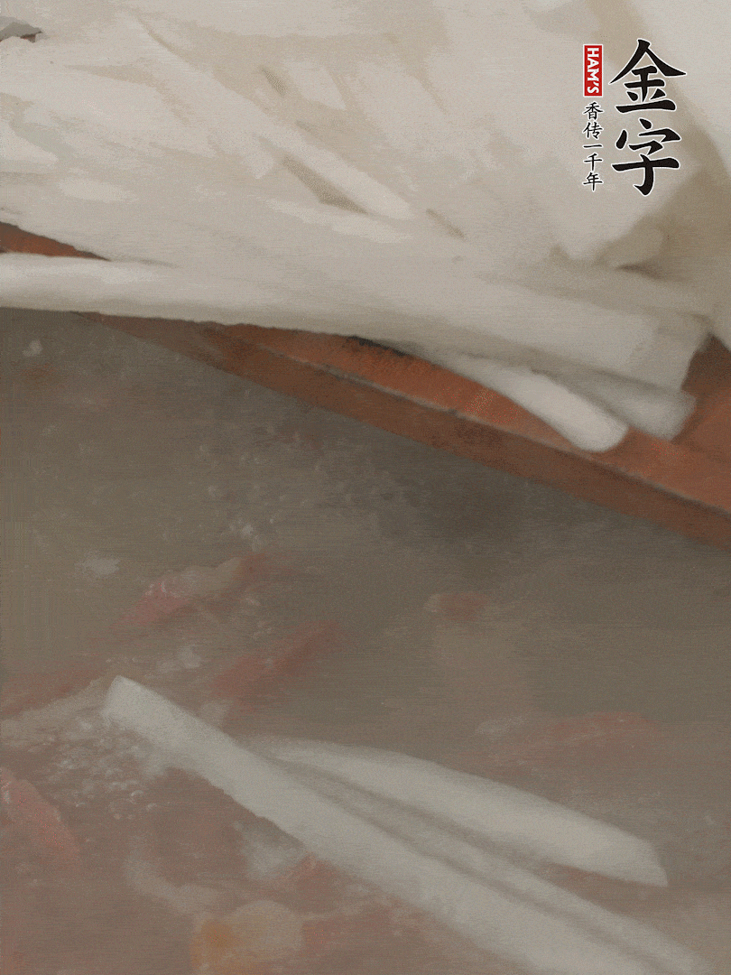 放蘿卜絲，燉5分鐘。