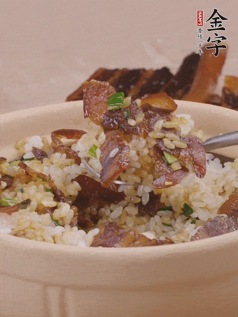 揭蓋后撒點蔥花裝飾，趁熱拌勻。