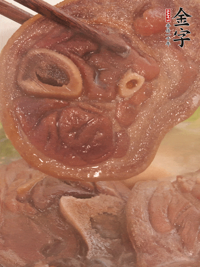 大火燒開后，調(diào)成小火燜煮30分鐘，煮至蓮藕軟糯。