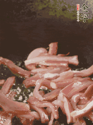 再放豌豆苗翻炒均勻。