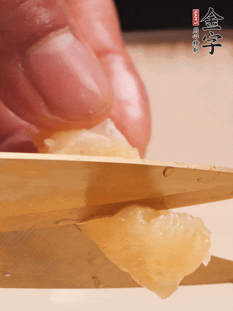 取出放入清水中，清洗表面，再剪成小段