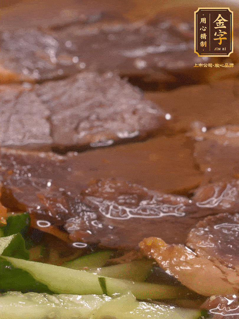 養(yǎng)麥冷面，涼水中清洗浸泡5分鐘，沸水中煮3分鐘，涼水漂洗沖涼