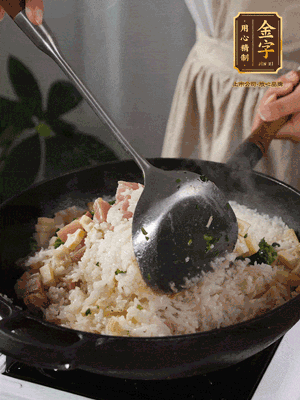 米飯煮熟后，拌入薺菜
