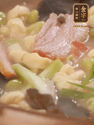 最后加一點(diǎn)蠔油、雞精調(diào)味